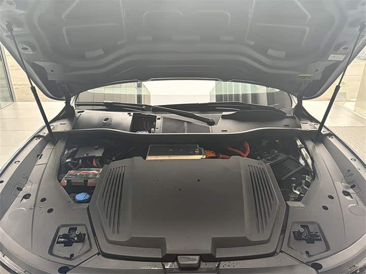 Фото 8 - Audi e-tron