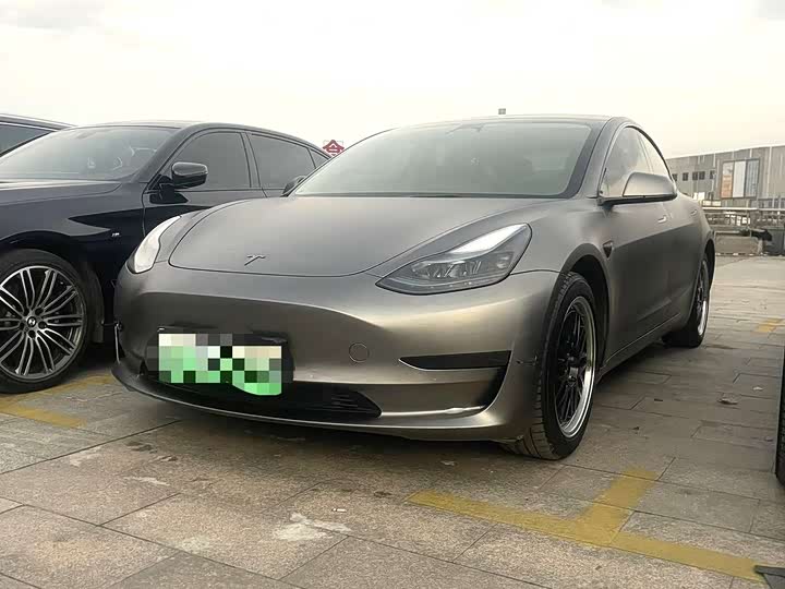 Фото 1 - Tesla Model 3