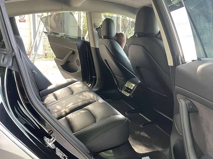 Фото 6 - Tesla Model 3