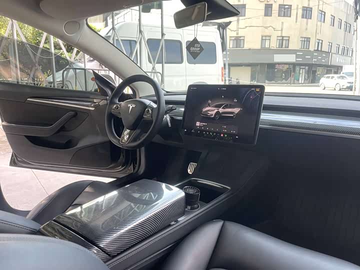 Фото 9 - Tesla Model 3