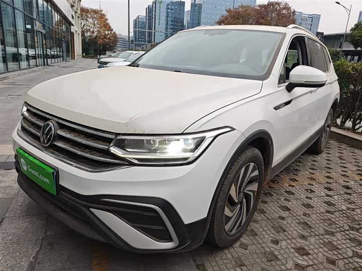 Фото 1 - Volkswagen Tiguan L Pro