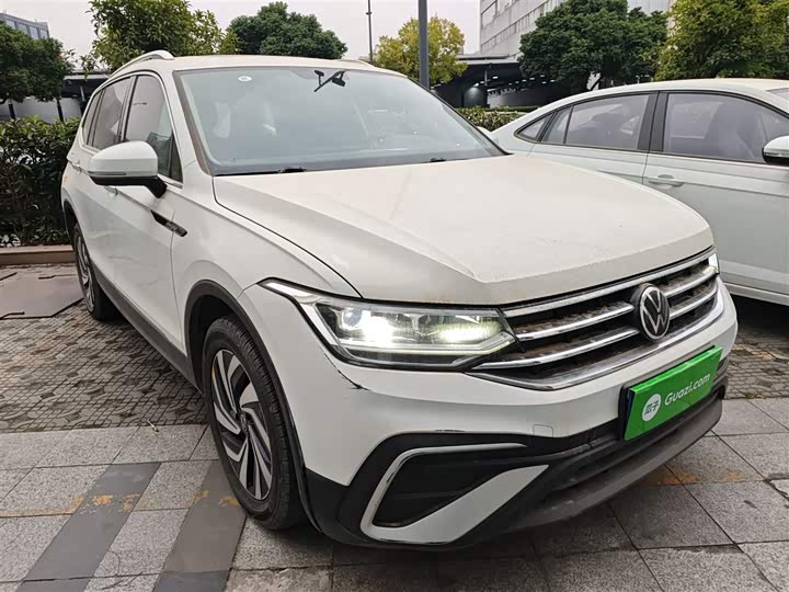 Фото 4 - Volkswagen Tiguan L Pro