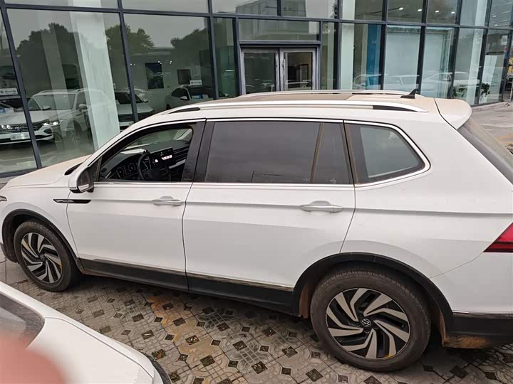 Фото 5 - Volkswagen Tiguan L Pro
