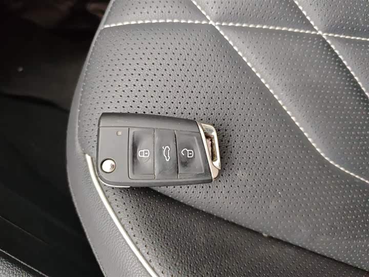 Фото 9 - Volkswagen Tiguan L Pro