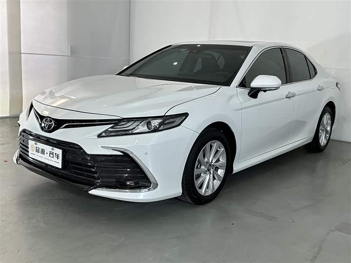 Фото 1 - Toyota Camry