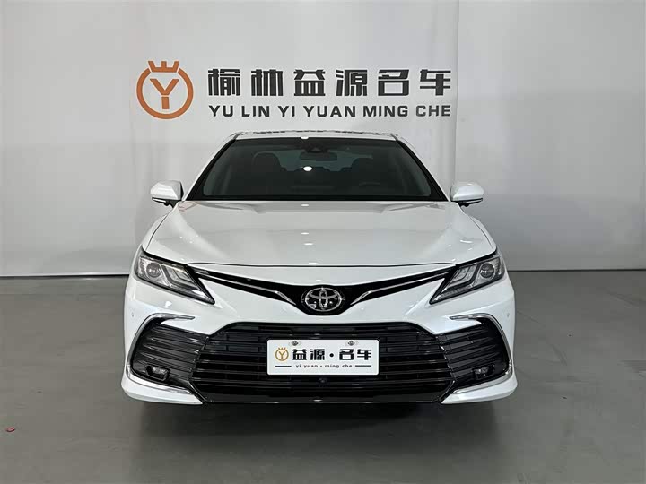 Фото 2 - Toyota Camry