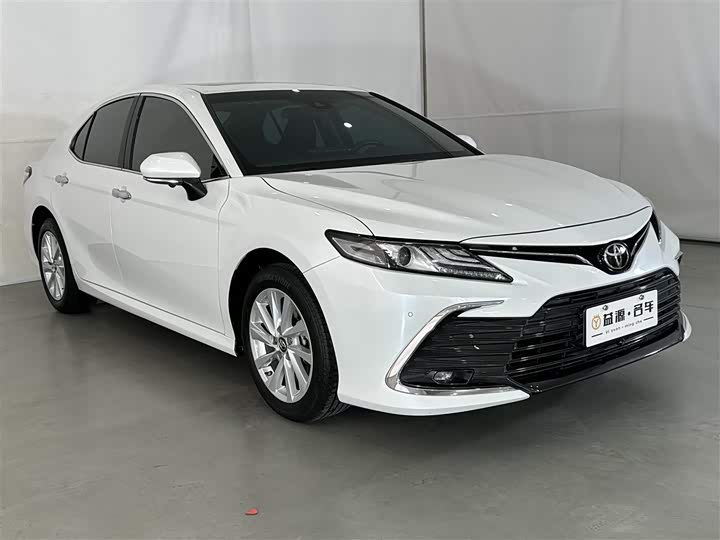 Фото 3 - Toyota Camry
