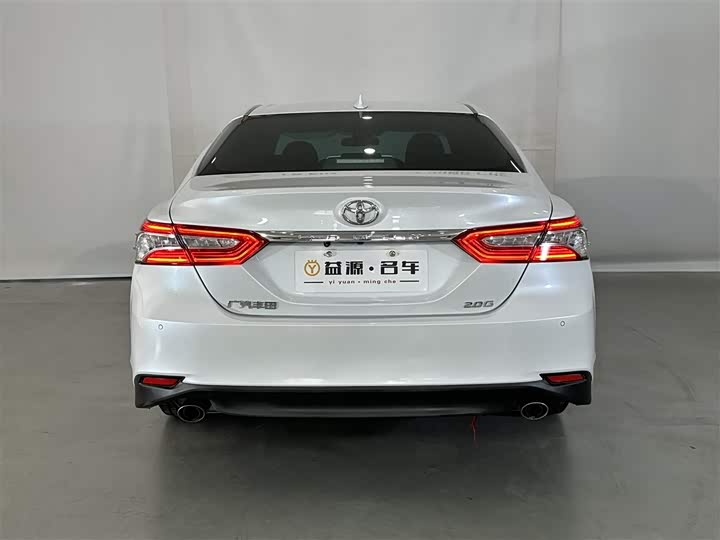 Фото 4 - Toyota Camry