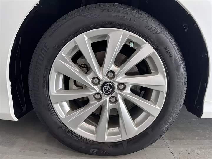 Фото 9 - Toyota Camry