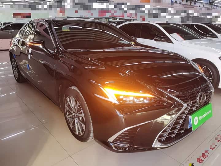 Фото 3 - Lexus ES