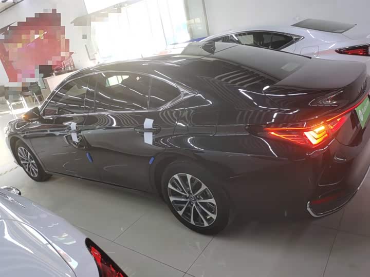 Фото 4 - Lexus ES