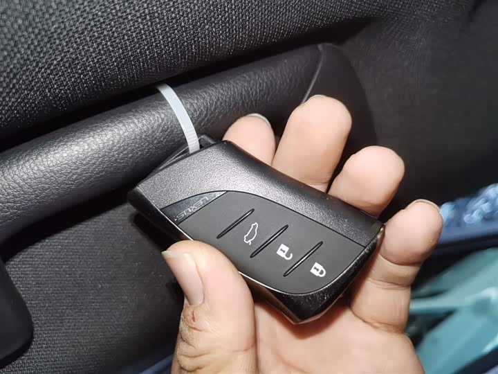 Фото 8 - Lexus ES