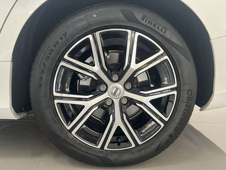 Фото 4 - Volvo S60