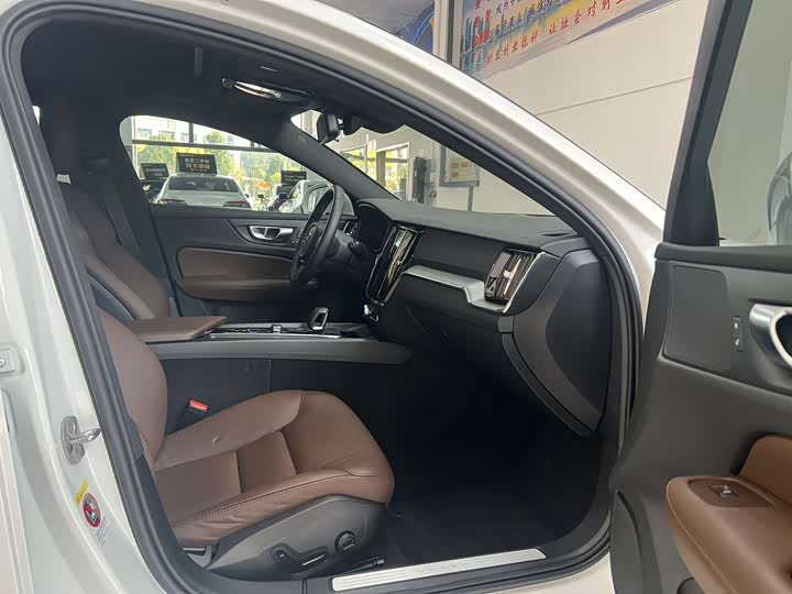 Фото 7 - Volvo S60