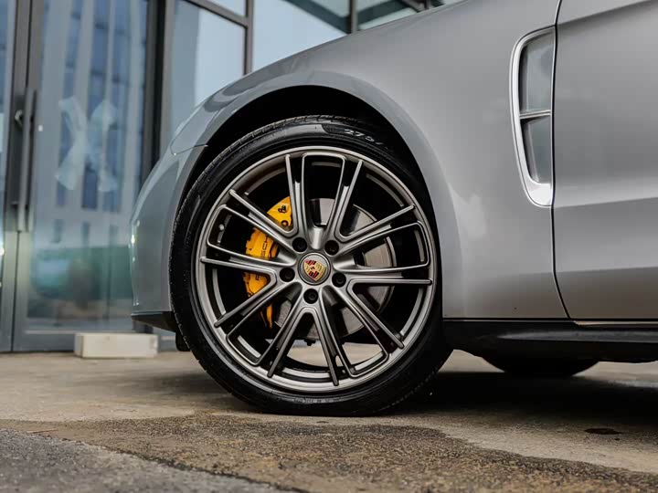 Фото 2 - Porsche Panamera