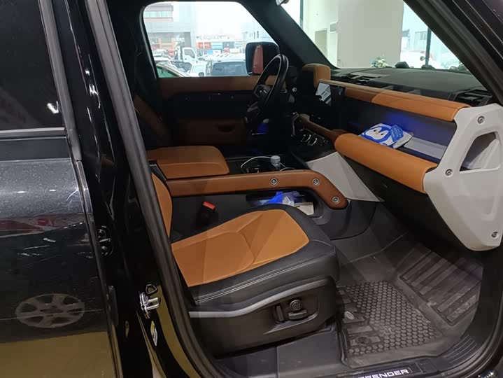 Фото 8 - Land Rover Defender