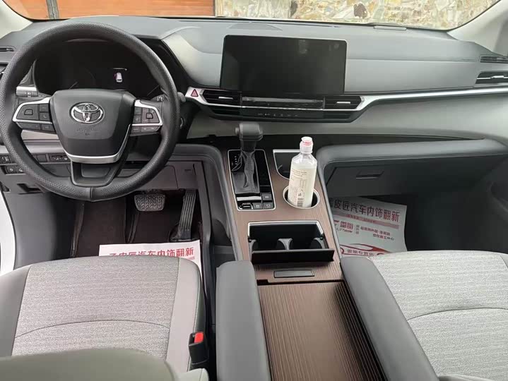 Фото 5 - Toyota Sienna