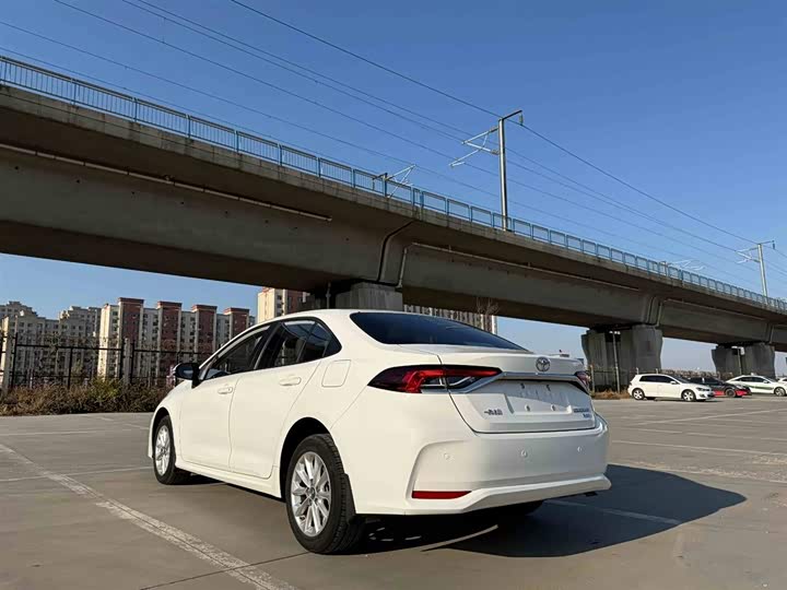 Фото 3 - Toyota Corolla