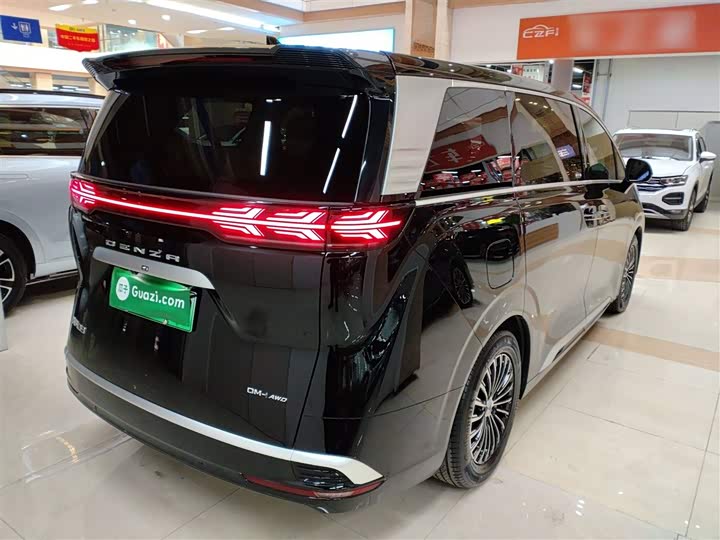 Фото 7 - Denza D9