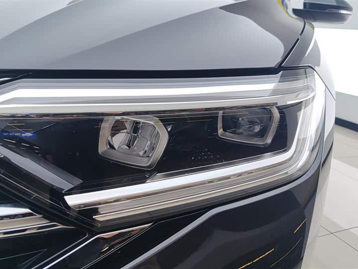 Фото 5 - Volkswagen Sagitar L