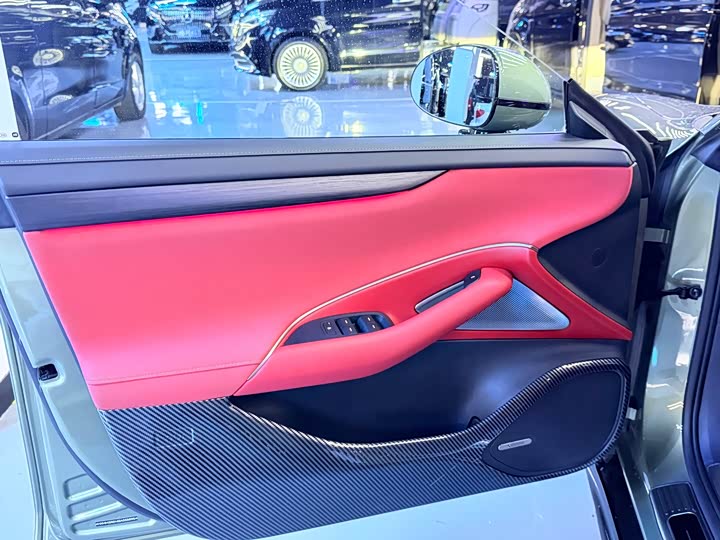 Фото 4 - Xiaomi SU7