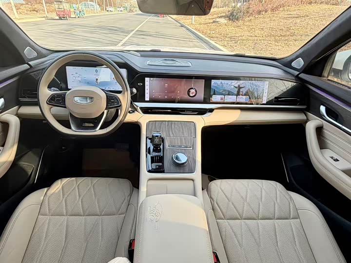 Фото 6 - Geely Monjaro