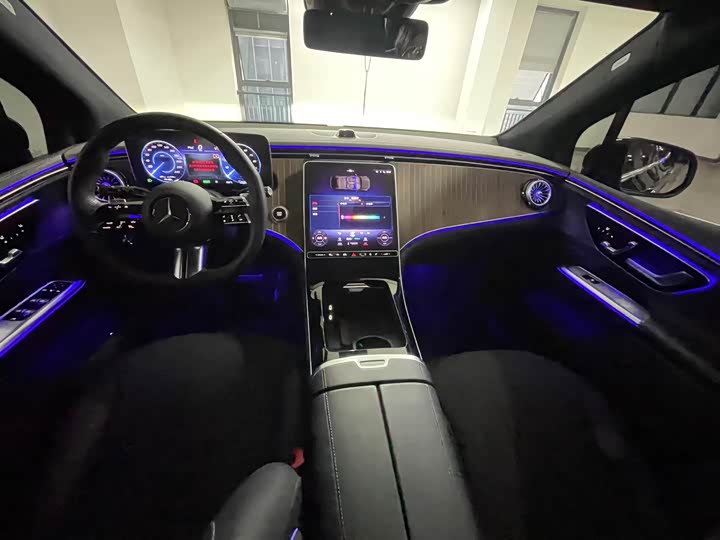 Фото 9 - Mercedes-Benz EQE SUV