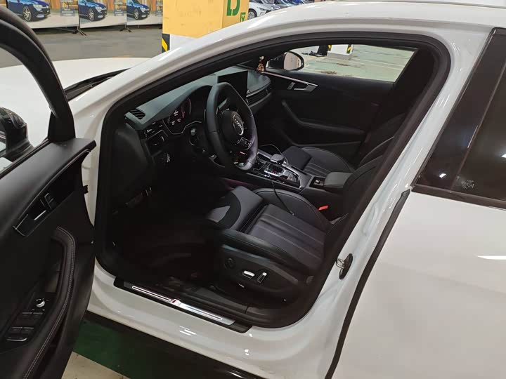 Фото 5 - Audi A4L