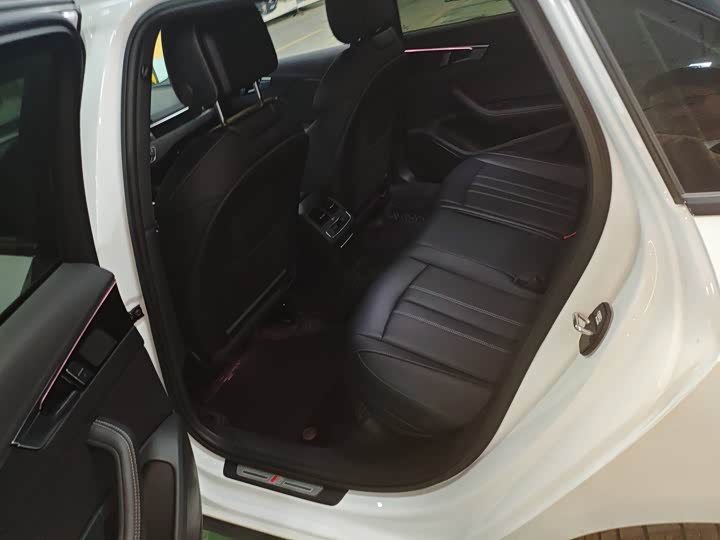 Фото 6 - Audi A4L