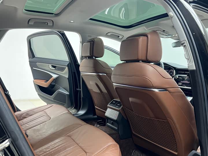 Фото 9 - Audi A6L