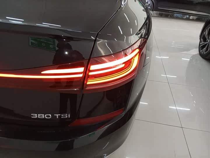 Фото 8 - Volkswagen Passat