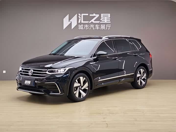 Фото 1 - Volkswagen Tiguan L Pro