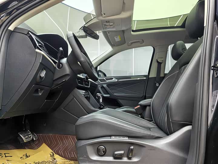 Фото 7 - Volkswagen Tiguan L Pro