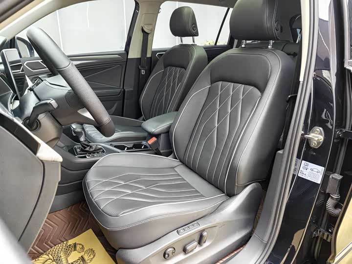 Фото 8 - Volkswagen Tiguan L Pro