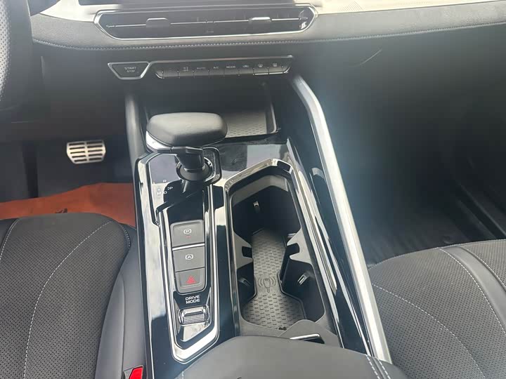 Фото 8 - Geely Preface