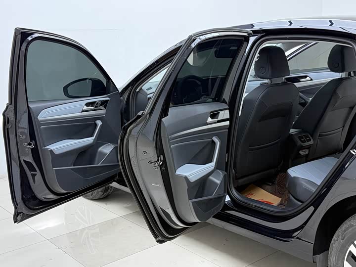 Фото 3 - Volkswagen Lavida