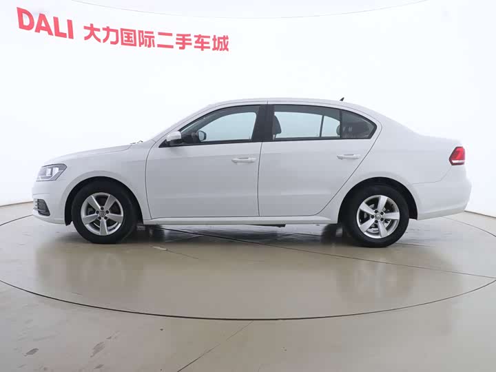 Фото 2 - Volkswagen Lavida