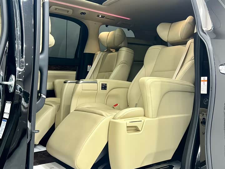 Фото 5 - Toyota Alphard