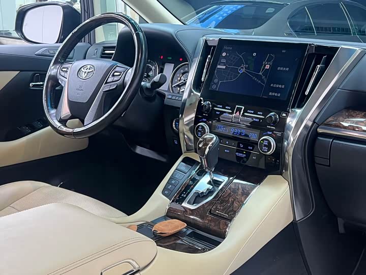 Фото 7 - Toyota Alphard