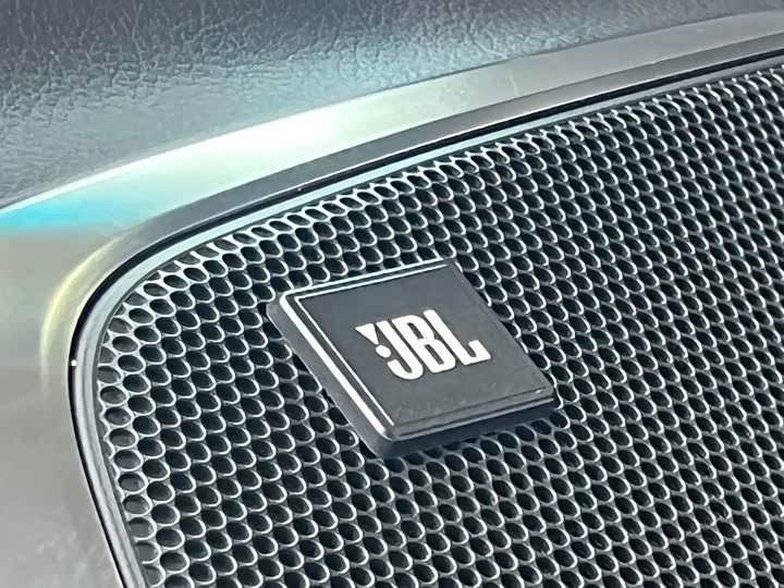 Фото 9 - Toyota Alphard