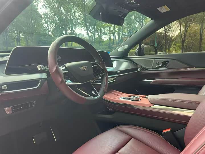 Фото 4 - Cadillac XT5