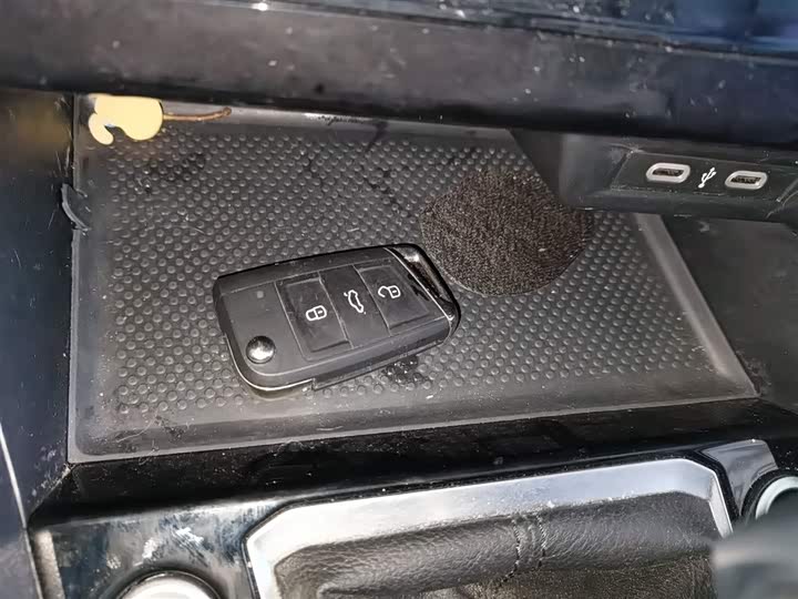 Фото 9 - Volkswagen Sagitar L