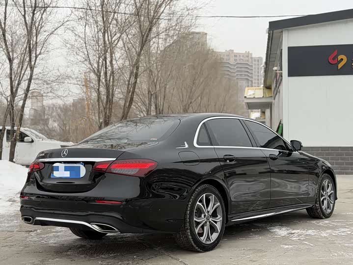 Фото 9 - Mercedes-Benz E-Class