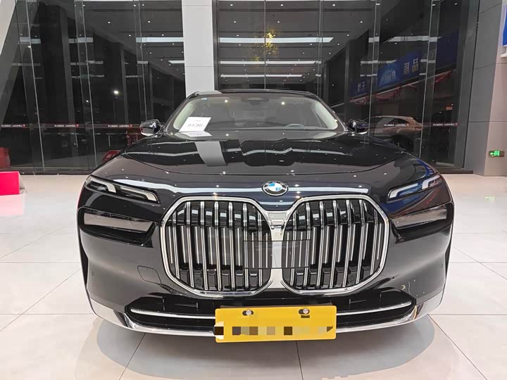 Фото 2 - BMW 7 Series