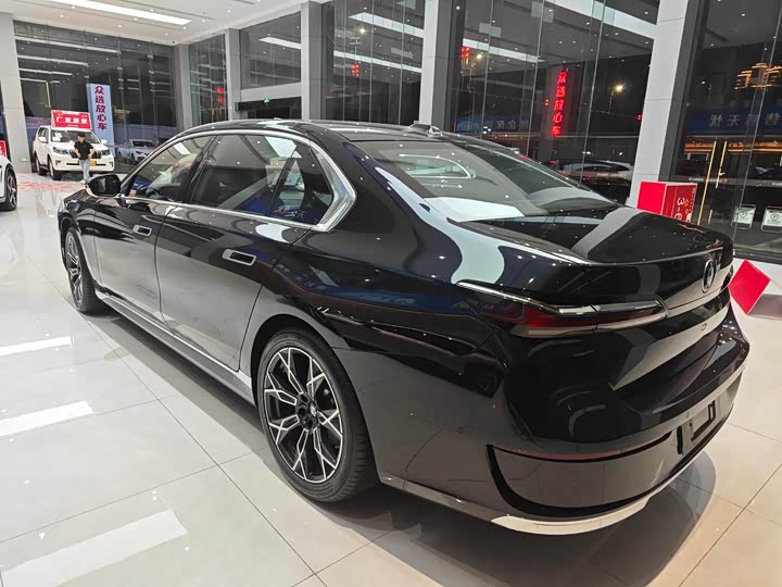 Фото 6 - BMW 7 Series