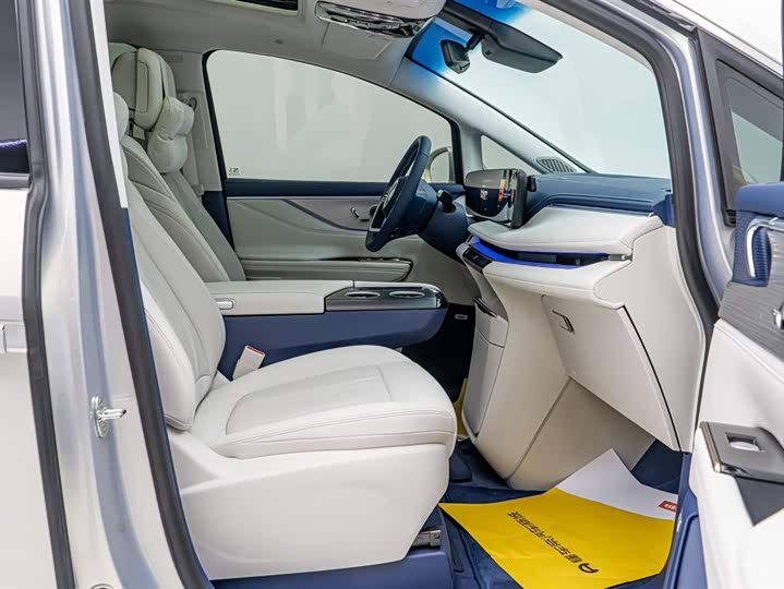 Фото 6 - Buick GL8 ES