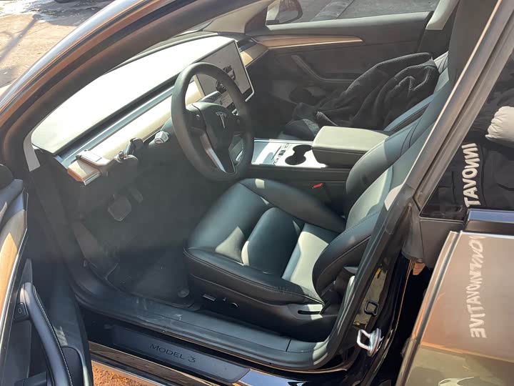 Фото 4 - Tesla Model 3