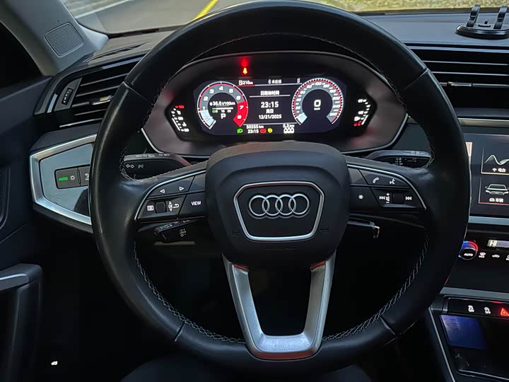 Фото 8 - Audi Q3