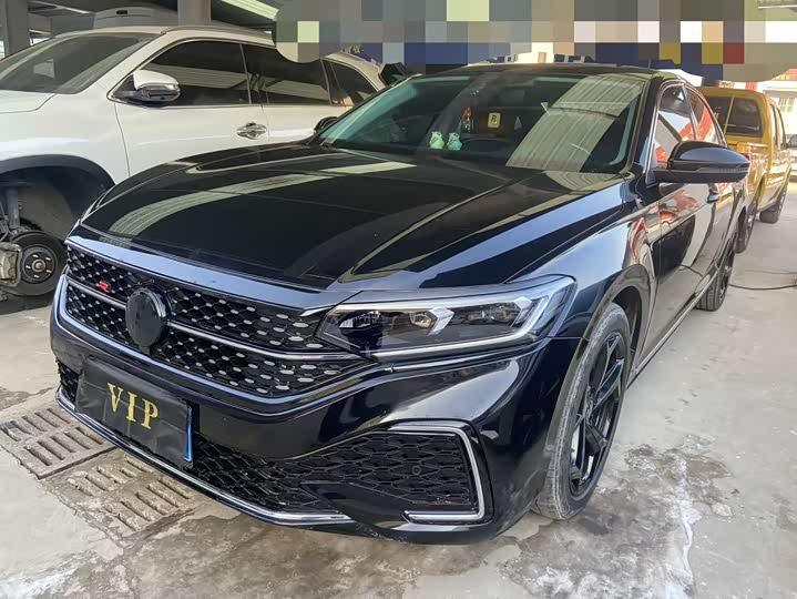 Фото 1 - Volkswagen Passat