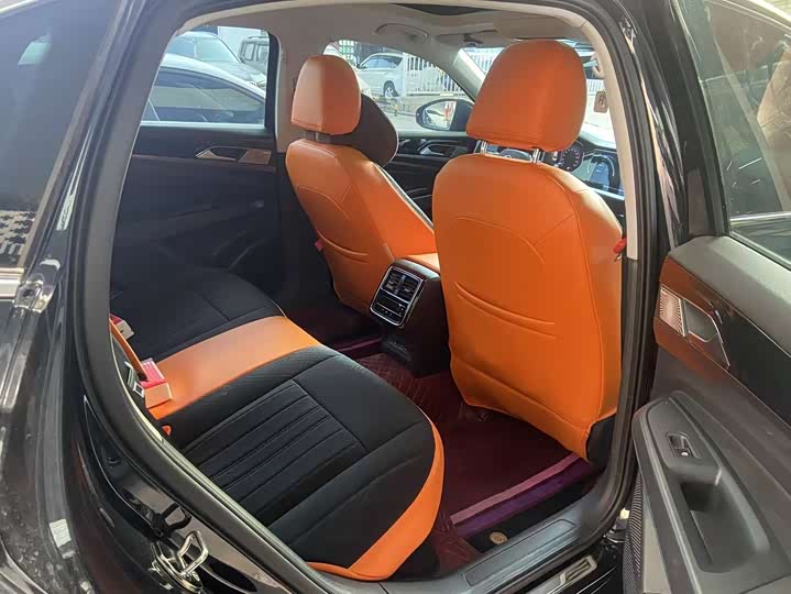 Фото 9 - Volkswagen Passat